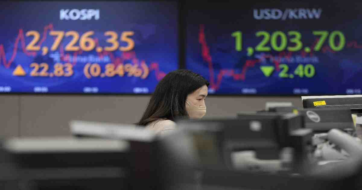 Asian stocks rise after Fed chair supports smaller rate hike